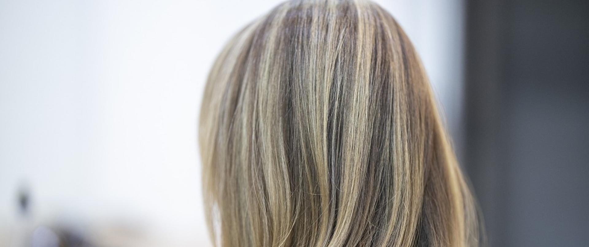 Trwałe farby fryzjerskie – mniejsze zużycie, poprawa wydajności i satysfakcja klientów 