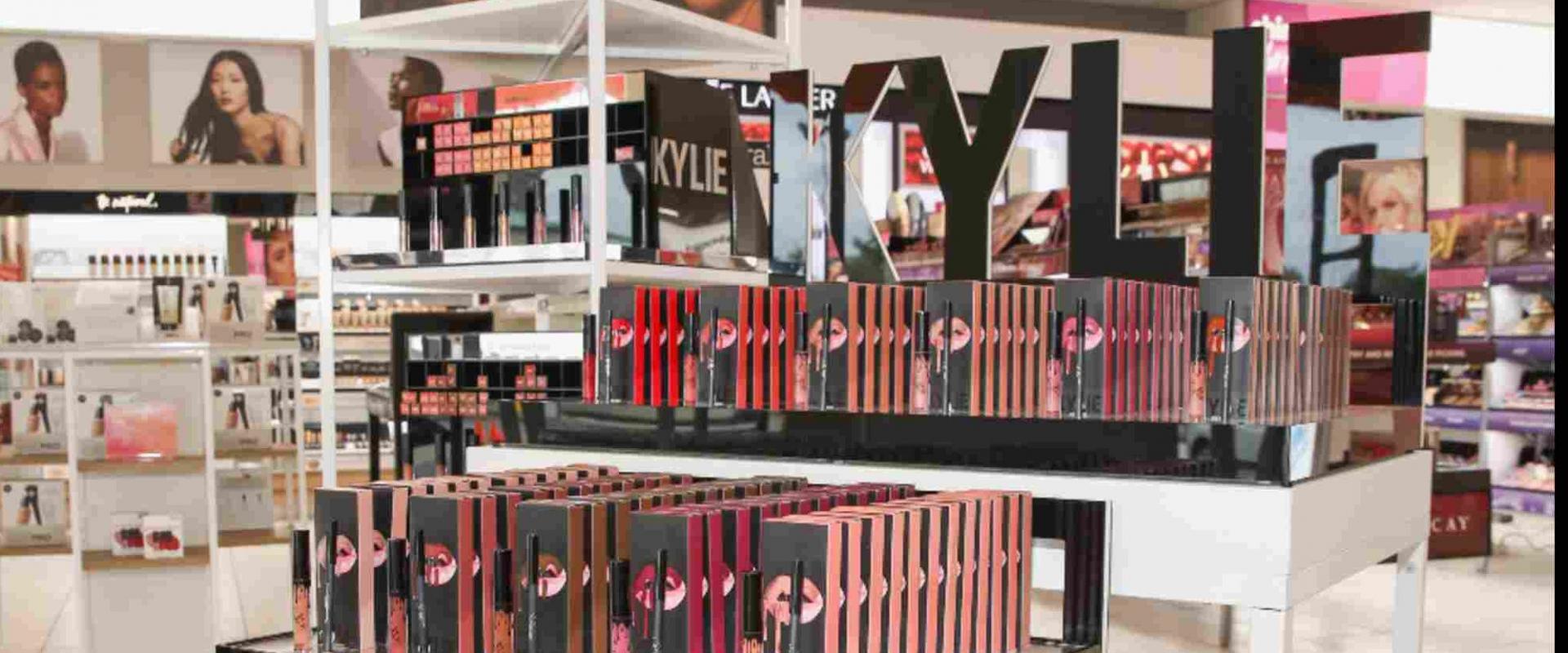 Coty na dużych zakupach - koncern przejmuje pakiet większościowy niezwykle popularnej marki Kylie Jenner