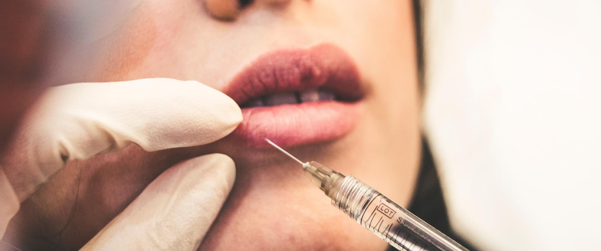 Ministerstwo Zdrowia pracuje nad listą zabiegów zakazanych do wykonywania w gabinetach kosmetycznych