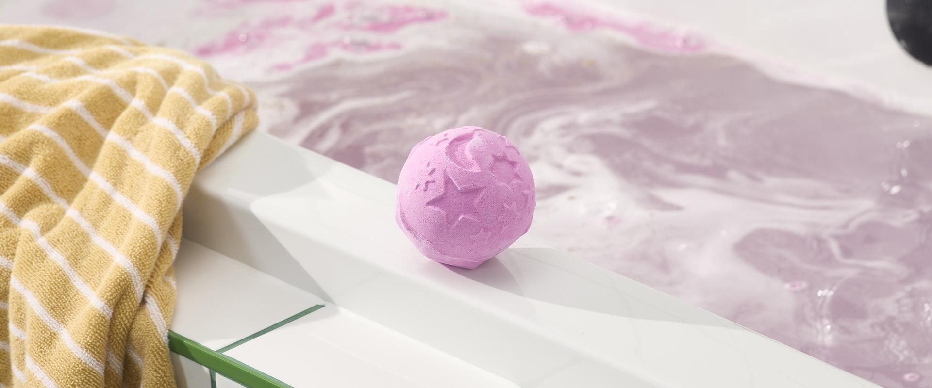 Lush stawia na swoje bestsellery w Światowy Dzień Bomby do Kąpieli 