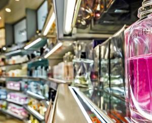 YouGov: koszyk kosmetyczny w Polsce wart już 18,5 mld zł. Drogerie i e-commerce rosną najszybciej