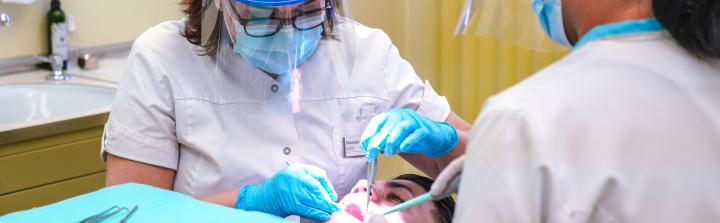 Kiedy warto zdecydować się na leczenie kanałowe, a kiedy na usunięcie zęba?