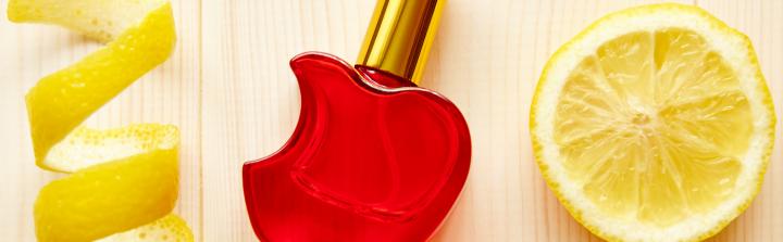 Kompozycje owocowych perfum na lato – na jakie perfumy postawić?