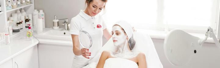 Jak wybrać maszynę do wodorowego oczyszczania twarzy - poradnik dla gabinet&oacute;w