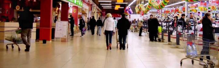 Polacy lubią niedzielne zakupy
