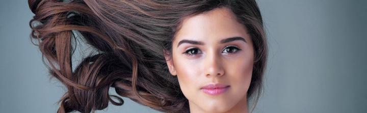 Ekologiczna farba do włosów kontra tradycyjna – kluczowe różnice dla początkujących